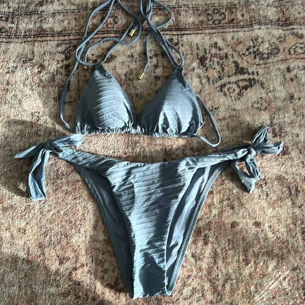 Monday Swimwear : Medium Bottom : Small Top